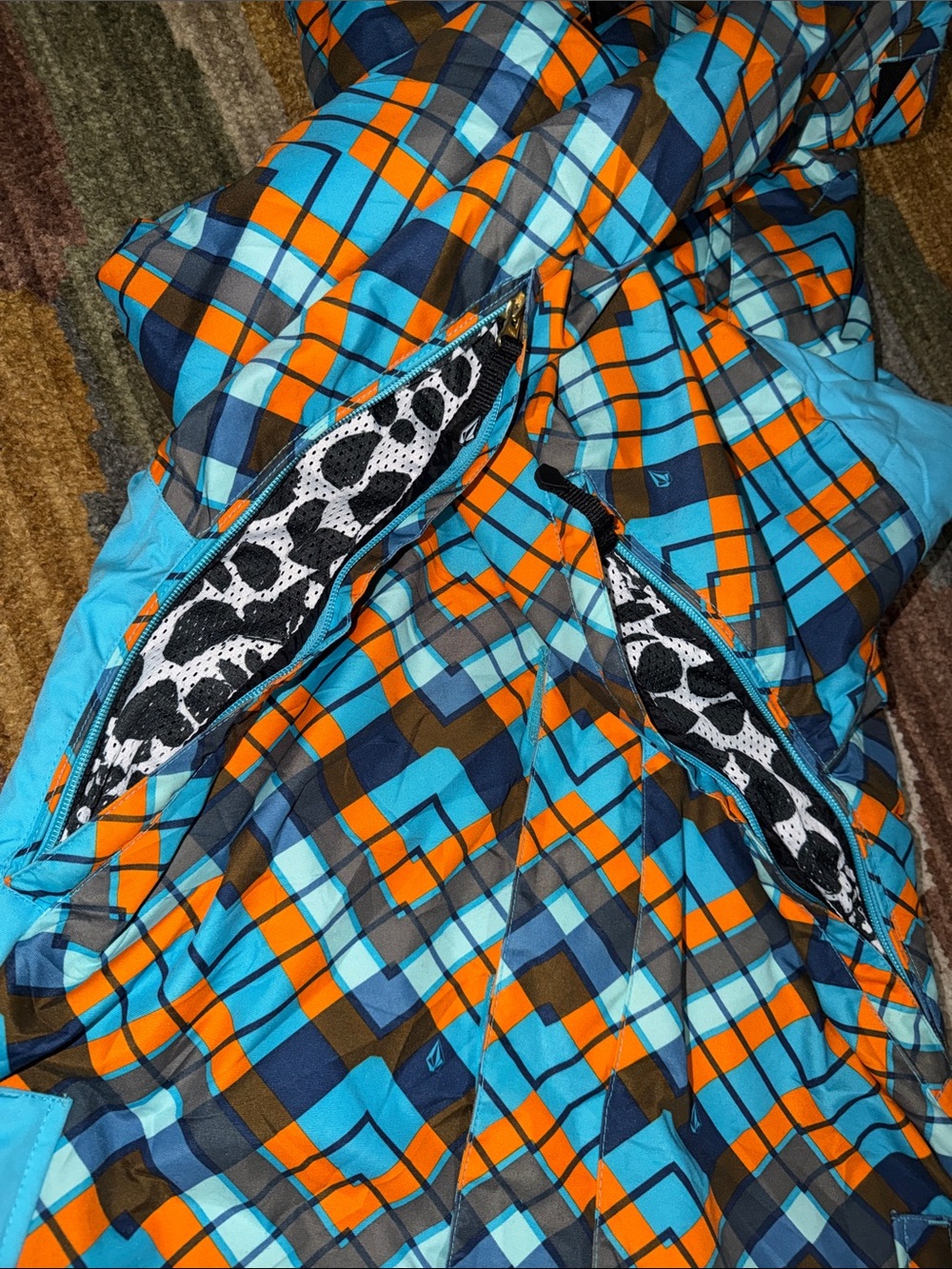 Volcom Snowboarding Jacket - Picture 9 of 9